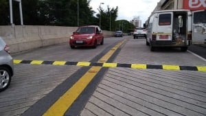 Ilustração da categoria Lombadas e controle de velocidade
